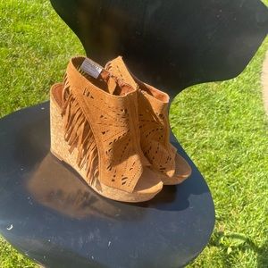 Not Rated Wedge fringe size 8 only worn a few times!